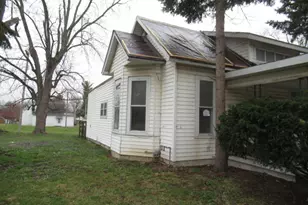 212 E Crawford St, Paris, IL 61944 - Photo 2