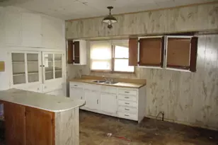 212 E Crawford St, Paris, IL 61944 - Photo 6