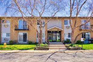 8828 N Leslie Ln, Des Plaines, IL 60016 - Photo 1