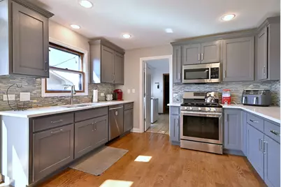 575 Montego Drive, Elk Grove Village, IL 60007 - Photo 8