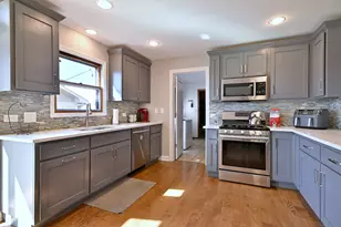 575 Montego Dr, Elk Grove Village, IL 60007 - Photo 8