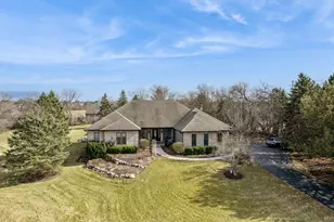 24963 N Abbey Glenn Dr, Hawthorn Woods, IL 60047 - Photo 2