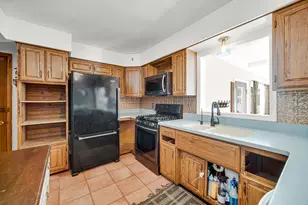 1930 Richard St, Aurora, IL 60506 - Photo 8