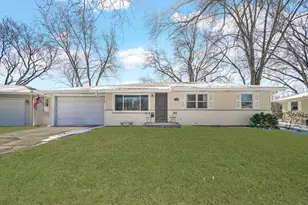 1930 Richard St, Aurora, IL 60506 - Photo 2