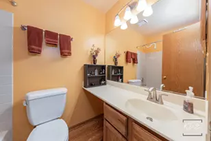 2478 Crystal Creek Ln, Elgin, IL 60124 - Photo 20