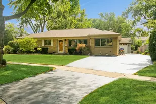 1715 Verde Ct, Mount Prospect, IL 60056 - Photo 1