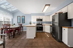 1326 Windsor Ct, Geneva, IL 60134 - Photo 10