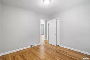 2427 29 1/2 St, Rock Island, IL 61201 - Photo 14