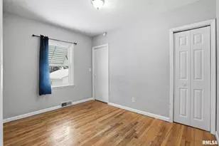 2427 29 1/2 St, Rock Island, IL 61201 - Photo 10