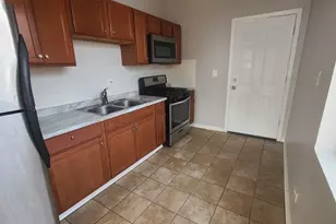 1407 E 69th Pl, Chicago, IL 60637 - Photo 4