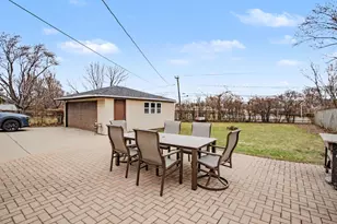 1403 S Robert Dr, Mount Prospect, IL 60056 - Photo 4