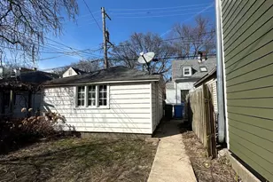 1408 W Hollywood Ave, Chicago, IL 60660 - Photo 20