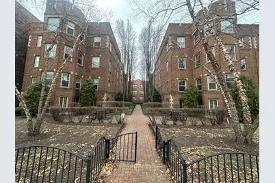 219 N Oak Park Avenue #3E, Oak Park, IL 60302 - Photo 2