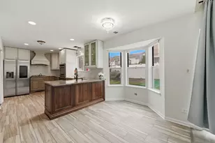 348 Richard Ct, Vernon Hills, IL 60061 - Photo 10