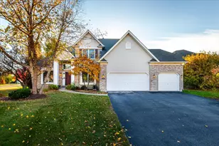 130 Alderwood Ln, Aurora, IL 60504 - Photo 2