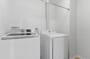 2313 Stoughton Dr, Aurora, IL 60502 - Photo 14