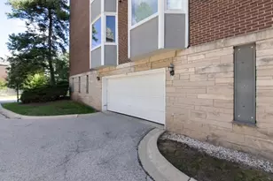 2400 Windsor Mall, Park Ridge, IL 60068 - Photo 4