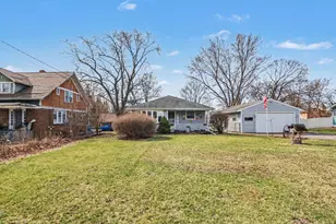 900 Old Indian Trail, Aurora, IL 60506 - Photo 2