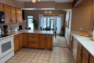 1800 Monterey Ct, Hoffman Estates, IL 60169 - Photo 12