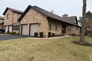 1800 Monterey Ct, Hoffman Estates, IL 60169 - Photo 2