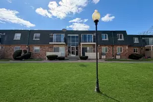 9954 S 84th Terrace, Palos Hills, IL 60465 - Photo 2