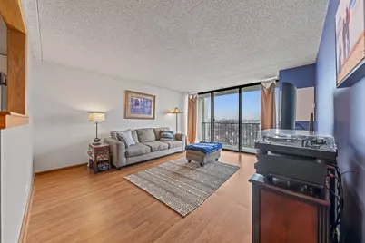 2015 S Finley Road #801, Lombard, IL 60148 - Photo 6