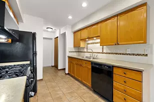 1168 Greenwood Cir, Woodstock, IL 60098 - Photo 10