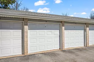 9130 W 95th St, Hickory Hills, IL 60457 - Photo 16