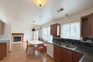 1127 Ashbrook Dr, Mundelein, IL 60060 - Photo 12