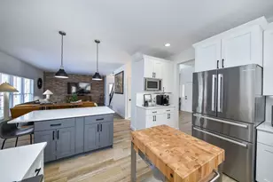 39W232 Armstrong Ln, Geneva, IL 60134 - Photo 8