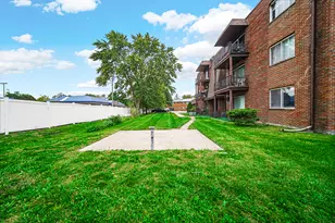 903 Elder Rd, Homewood, IL 60430 - Photo 6