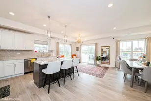 277 Masters Dr, Addison, IL 60101 - Photo 2