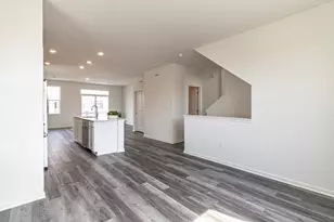 2111 Yellowstone Blvd, Mundelein, IL 60060 - Photo 4