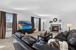 12475 Carver Ln, Huntley, IL 60142 - Photo 2