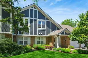 166 Hemingway Ct, Vernon Hills, IL 60061 - Photo 2