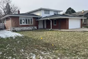 9128 S Komensky Ave, Oak Lawn, IL 60453 - Photo 2