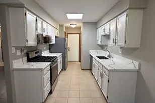 53 Spuhler Dr, Batavia, IL 60510 - Photo 2