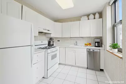 253 E Delaware Place #21G, Chicago, IL 60611 - Photo 2