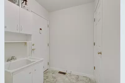 102 N Crooked Lake Lane, Lindenhurst, IL 60046 - Photo 32