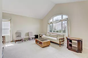 102 N Crooked Lake Ln, Lindenhurst, IL 60046 - Photo 6