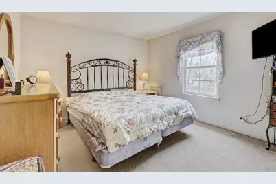 102 N Crooked Lake Lane, Lindenhurst, IL 60046 - Photo 18