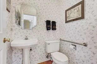 102 N Crooked Lake Ln, Lindenhurst, IL 60046 - Photo 14