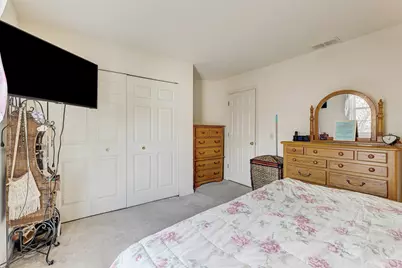 102 N Crooked Lake Lane, Lindenhurst, IL 60046 - Photo 24