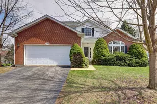 102 N Crooked Lake Ln, Lindenhurst, IL 60046 - Photo 1