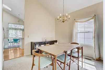 102 N Crooked Lake Lane, Lindenhurst, IL 60046 - Photo 8