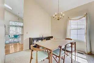 102 N Crooked Lake Ln, Lindenhurst, IL 60046 - Photo 8