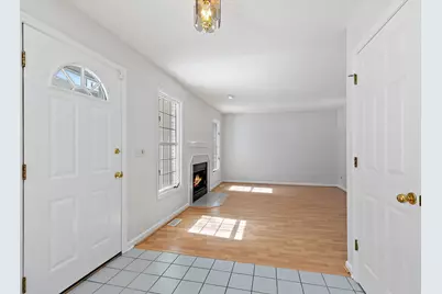 989 N Cove Drive #B, Palatine, IL 60067 - Photo 2