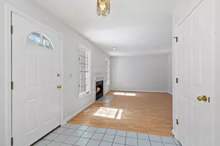 989 N Cove Dr, Palatine, IL 60067 - Photo 2