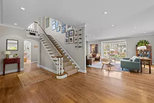 526 Greenwood Ave, Kenilworth, IL 60043 - Photo 2