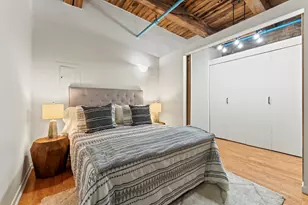 225 W Huron St, Chicago, IL 60654 - Photo 18